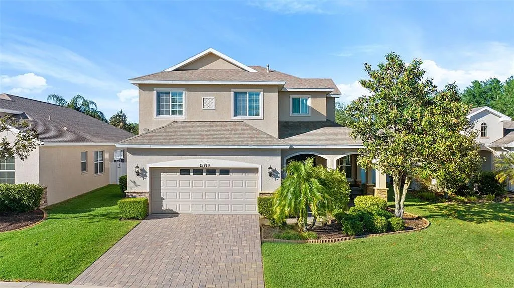 4 bed, 2.5 bath, 2575 sqft, $2,995 — Photo 1