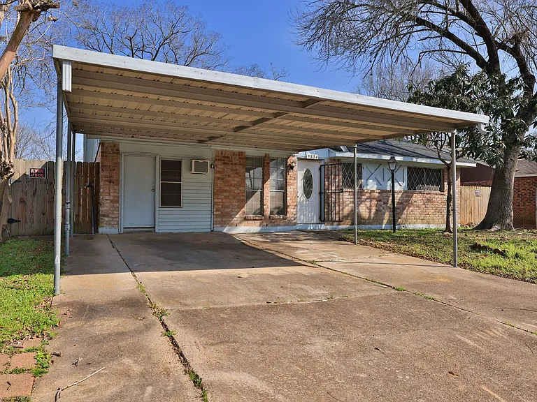 9834 Denning Dr — Photo 2
