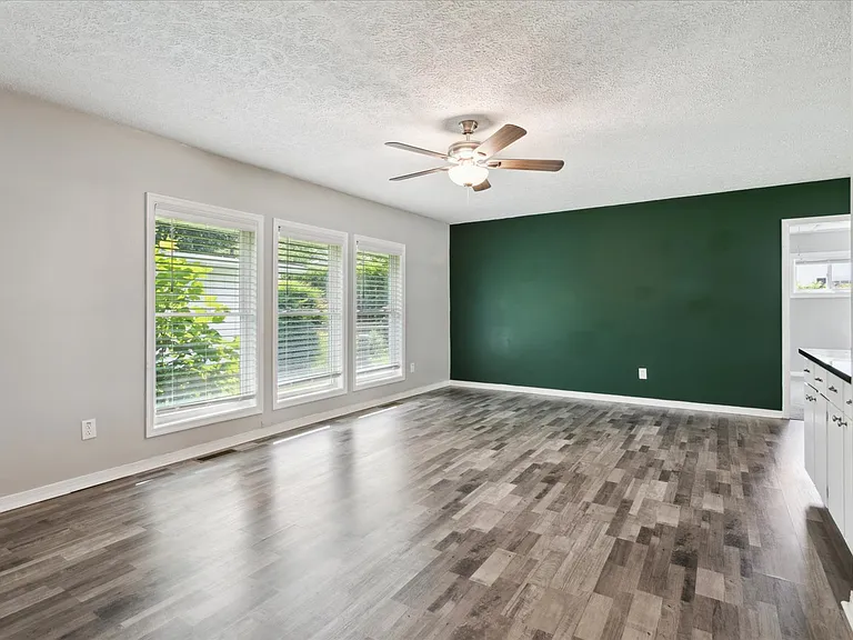 72 Ferguson Ln — Photo 11