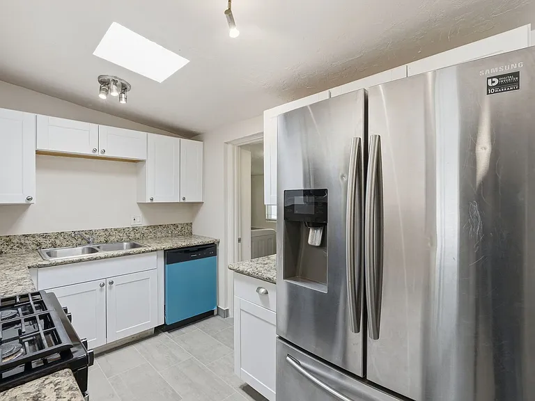 4608 S Fremont Ave — Photo 13
