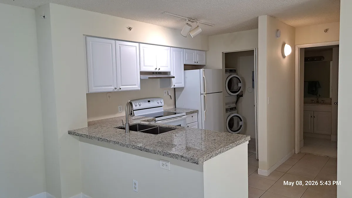 Building Photo - 7808 Sonoma Springs Cir #108