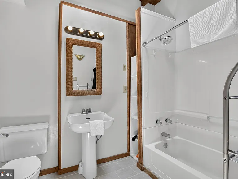 4107 Ludlow St — Photo 15