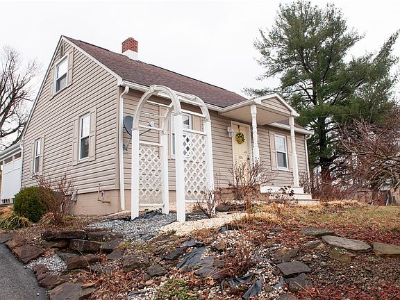2nd image of 106 Maple St