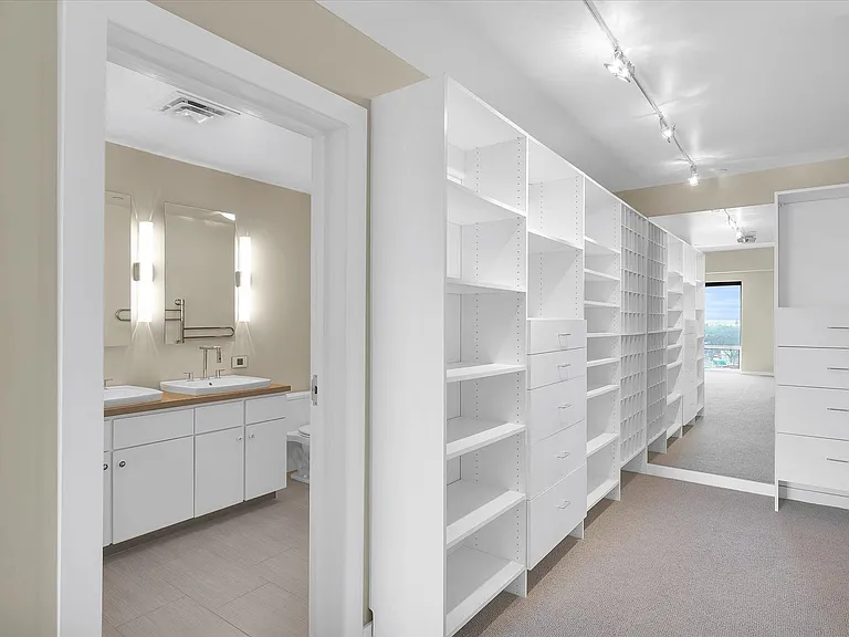 301 N Neil St #808-809 — Photo 35
