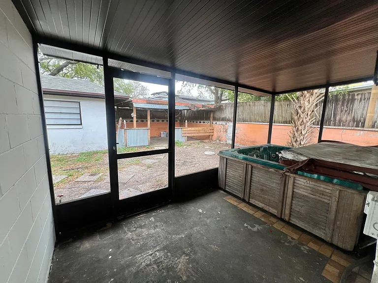 4614 E Seneca Ave — Photo 29
