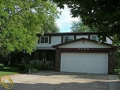 1st image of 7734 S Royal Ct