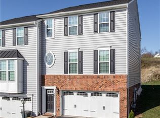 104 Raymond Dr, Oakdale, PA