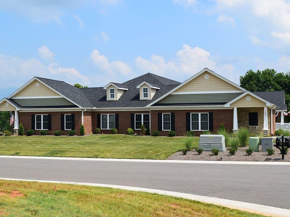 1st image of Villa Oak Cir
