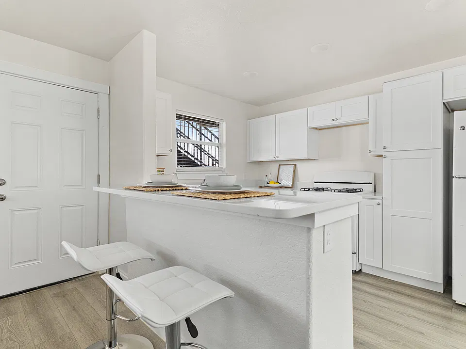 3409 Commercial Ave #2