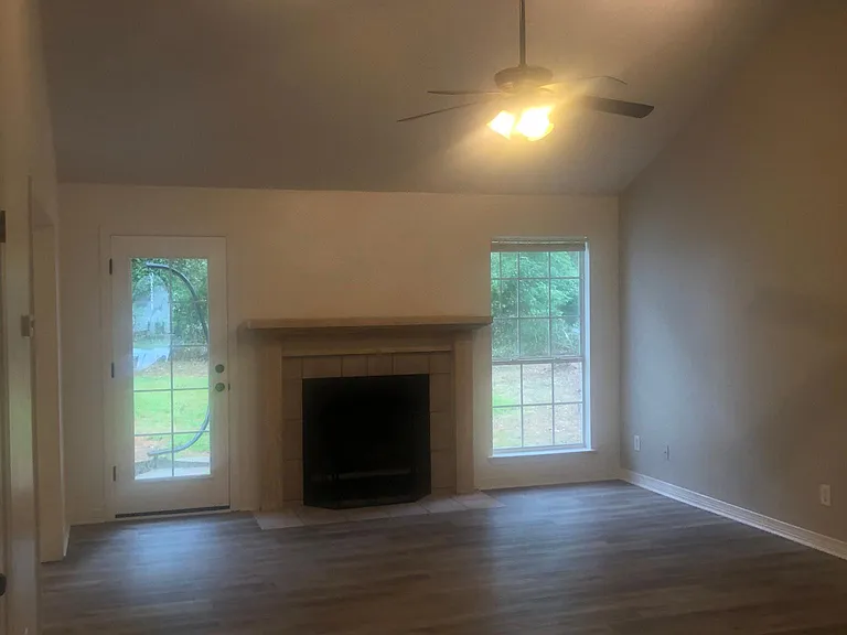 111 Meadow Wood Dr — Photo 3