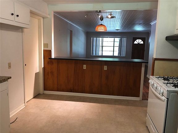 3rd image of 5804 Fairlane Dr