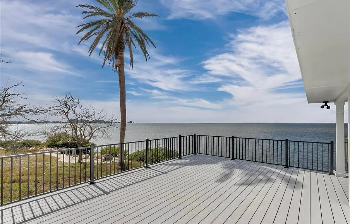 6417 Driftwood Dr — Photo 2