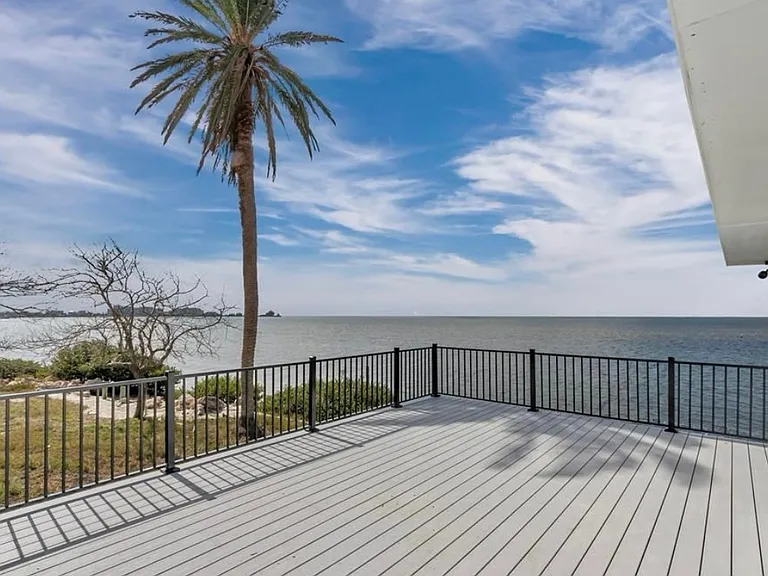 6417 Driftwood Dr — Photo 2
