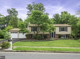 108 Tamarack Ct, Sterling, VA 20164