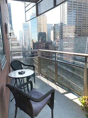 Rented by Sotheby's International Realty | media 32