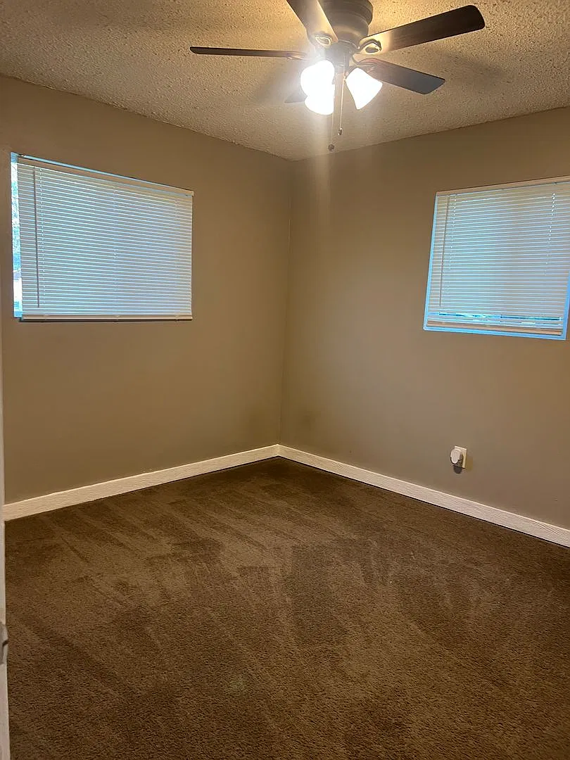 Welcome to 3938 N Sheridan Ave! — Photo 2