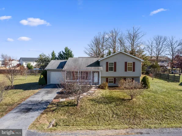 37 Milton Ct, Inwood, WV 25428