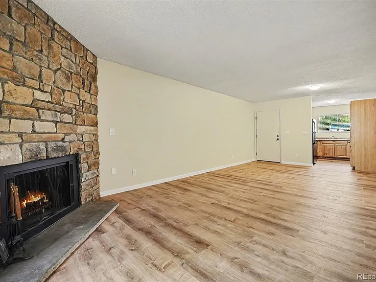 433 Wright St #103 — Photo 4
