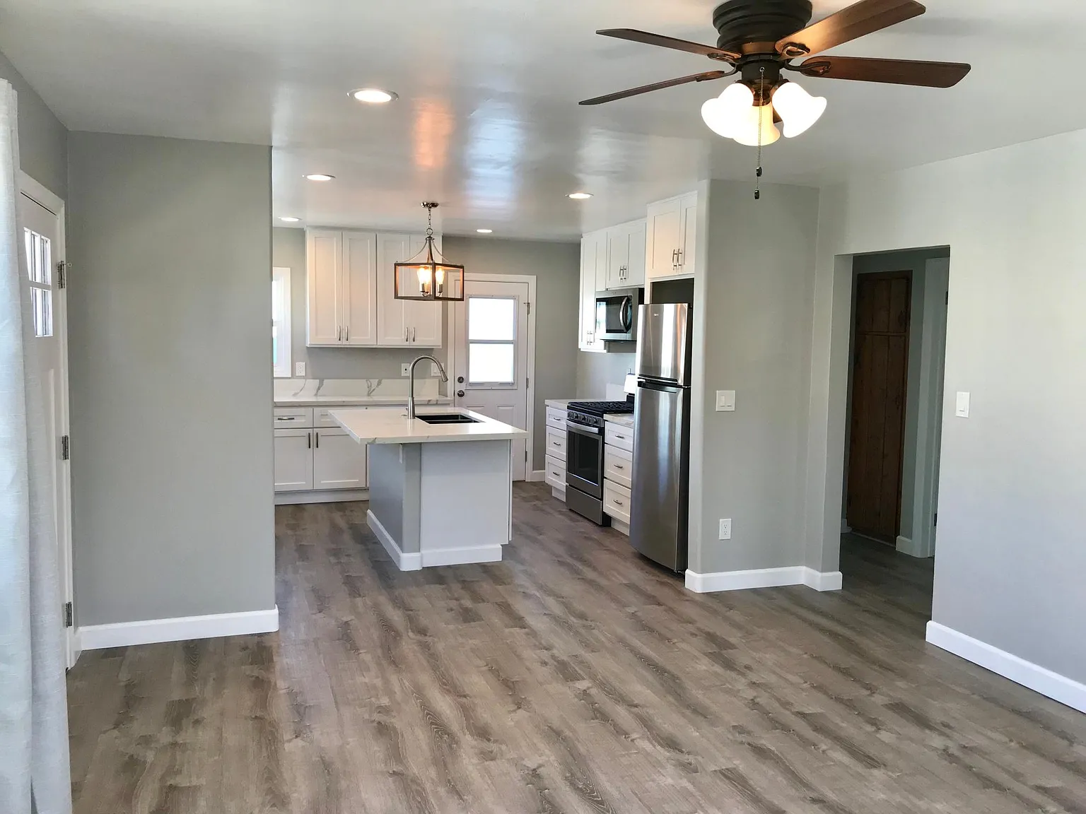2 bed, 850 sqft, $3,100 — Photo 3