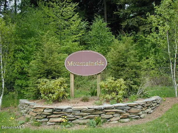 9102 Mountainside Dr, Hancock, MA 01237