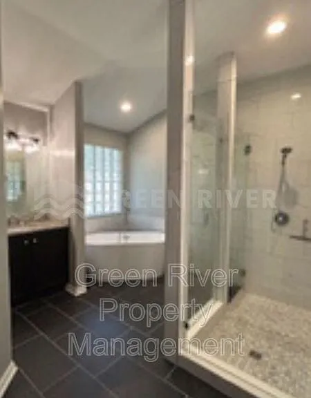 1559 Lakeway Dr — Photo 25