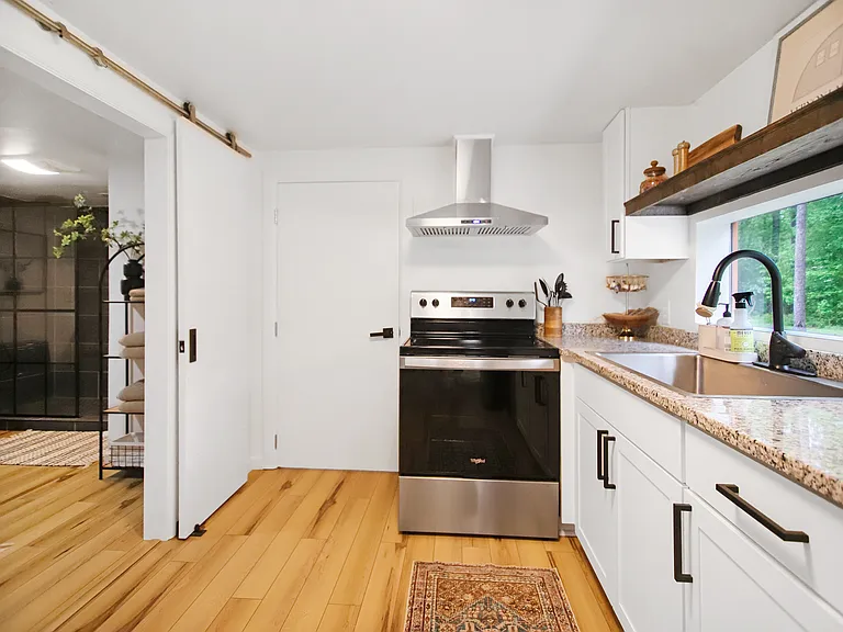 588 Lake Vernon Rd — Photo 13
