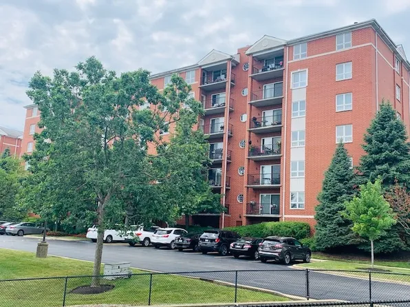 110 N Milwaukee Ave APT 602, Wheeling, IL 60090