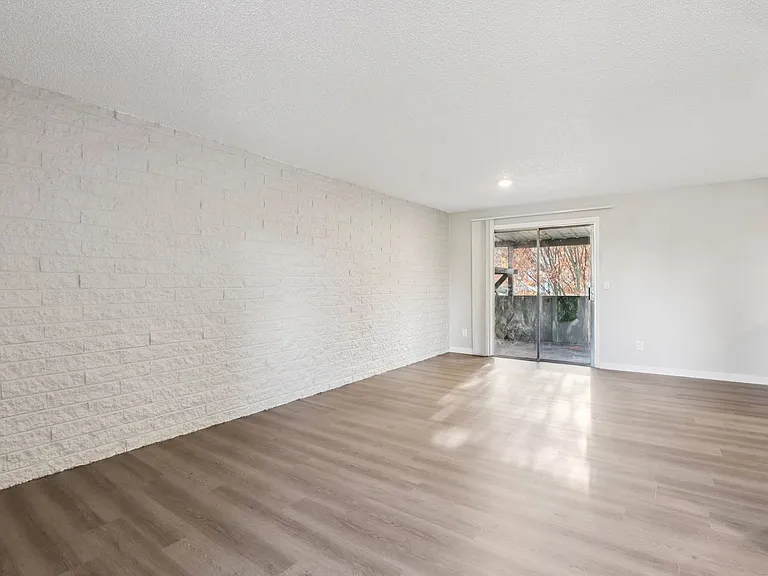 Cypress Crest Apartments — Photo 58