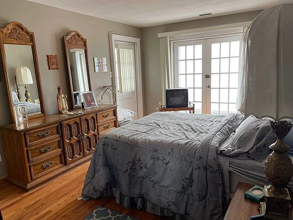 2nd image of 302 Beach 146 St
