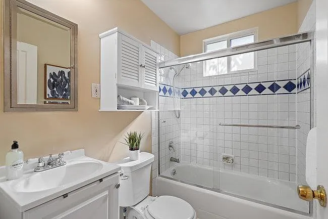 927 Roosevelt Ave — Photo 10