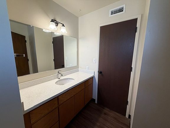 5th image of 2020 Rose Ave