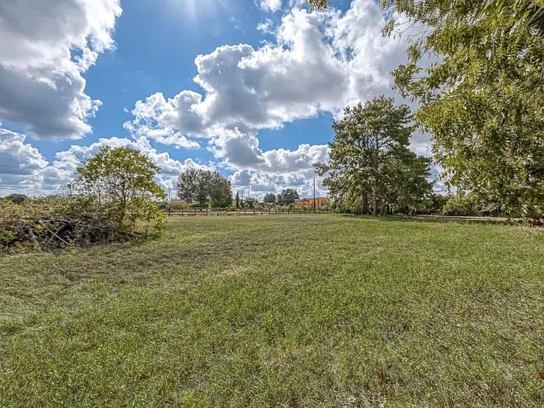 17303 Swansbury Dr — Photo 25