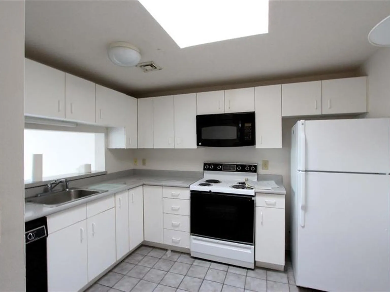 2 bed, 1200 sqft, $3,695 — Photo 1