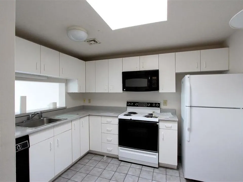 155 Beacon St #1