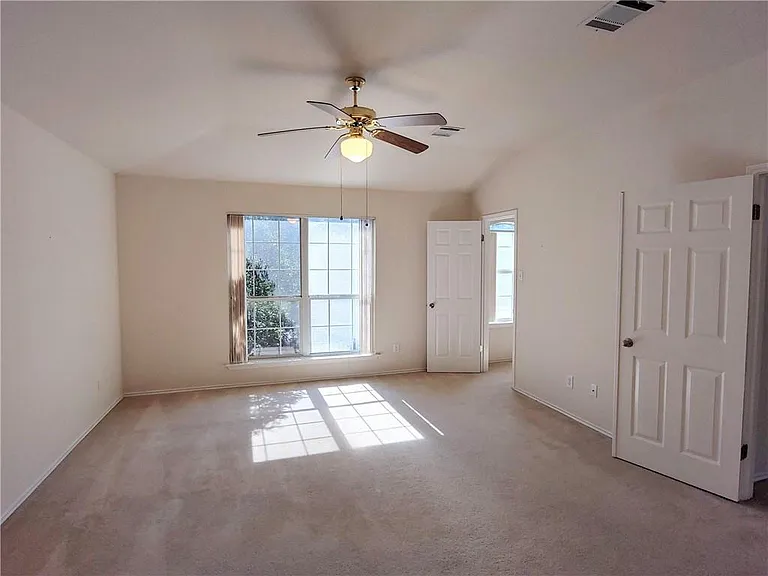 1101 Wood Creek Dr — Photo 17