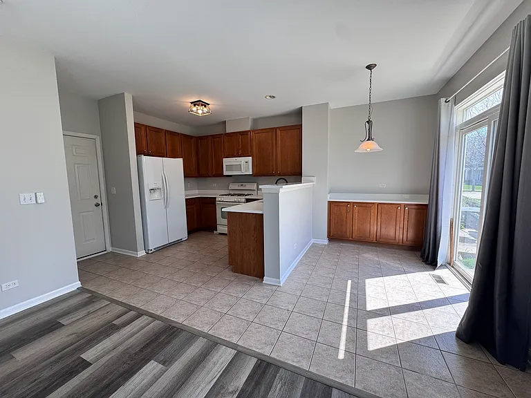 Kitchen & breakfast nook