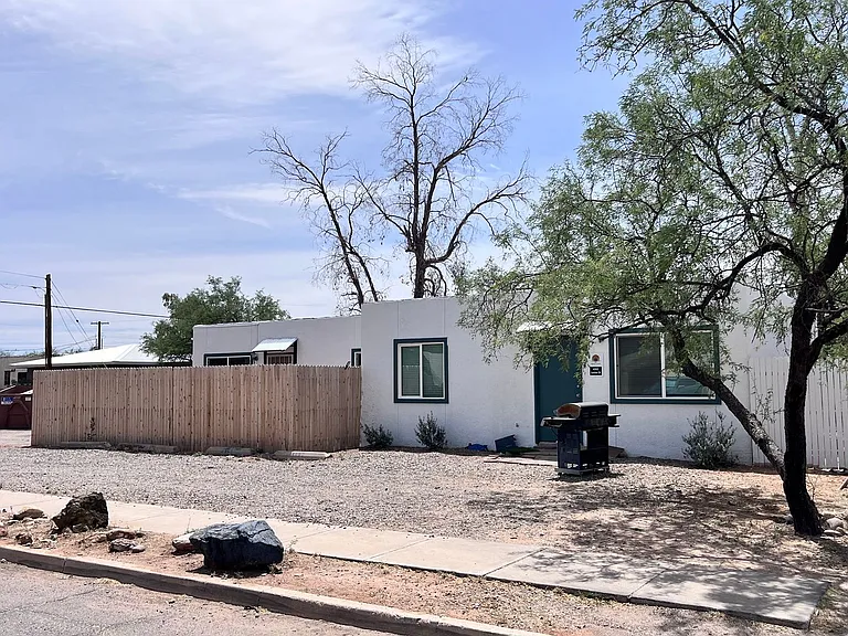 4562-4574 E Lester St — Photo 14