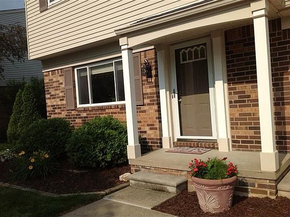 3rd image of 355 Old Creek Dr