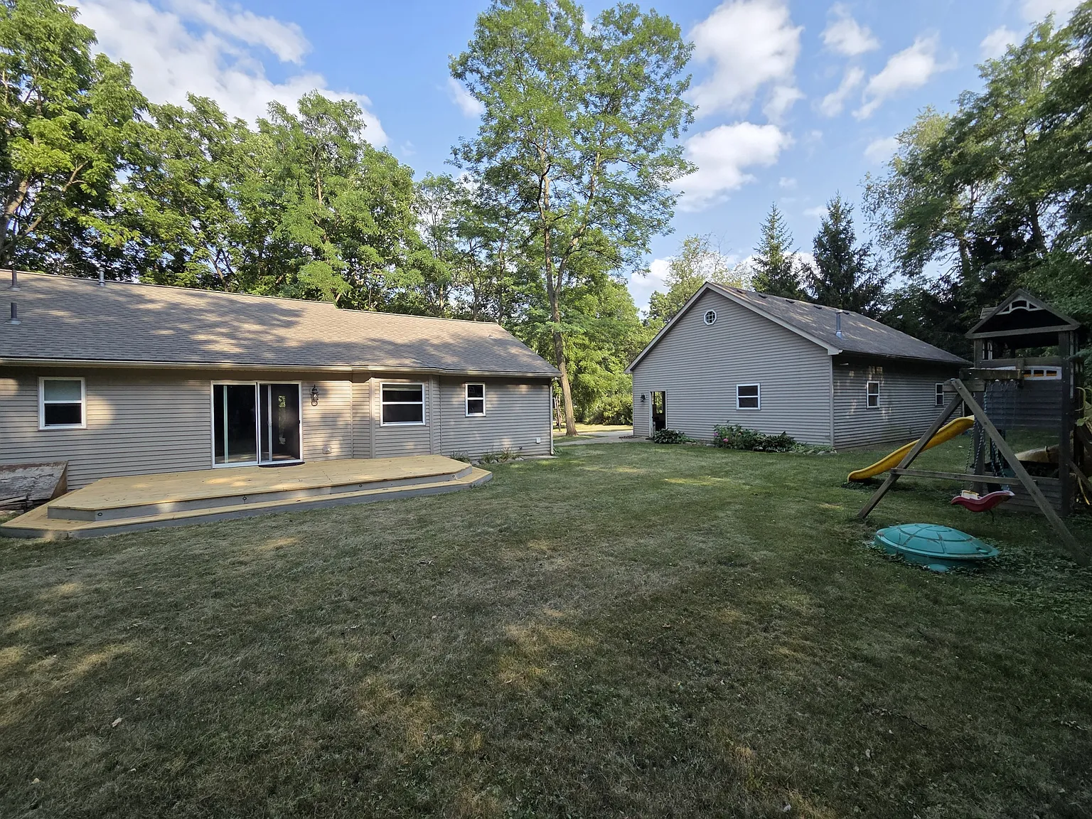 10898 Hall Rd — Photo 3