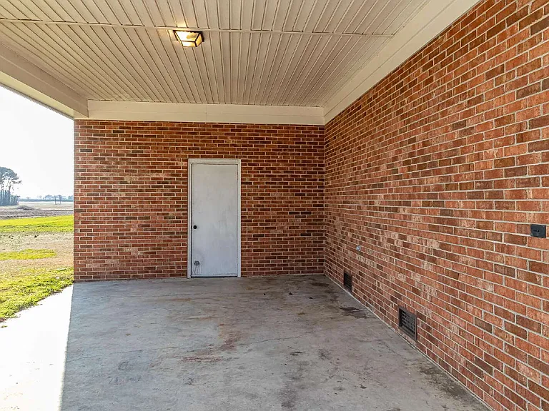 1296 Country Club Rd — Photo 3
