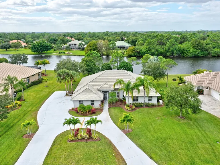 8028 Plantation Lakes Dr — Photo 55