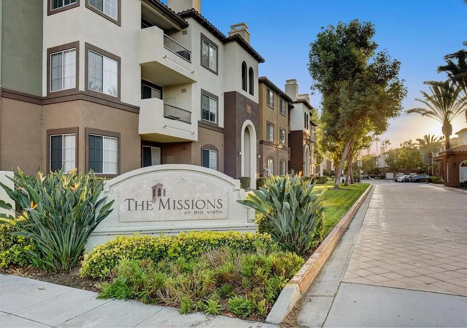 2BD 2BA Mission Valley Condo - 1st Floor 2 Car Garage + 2 Parking Spaces, Split Floor Plan, Washe... — Photo 4