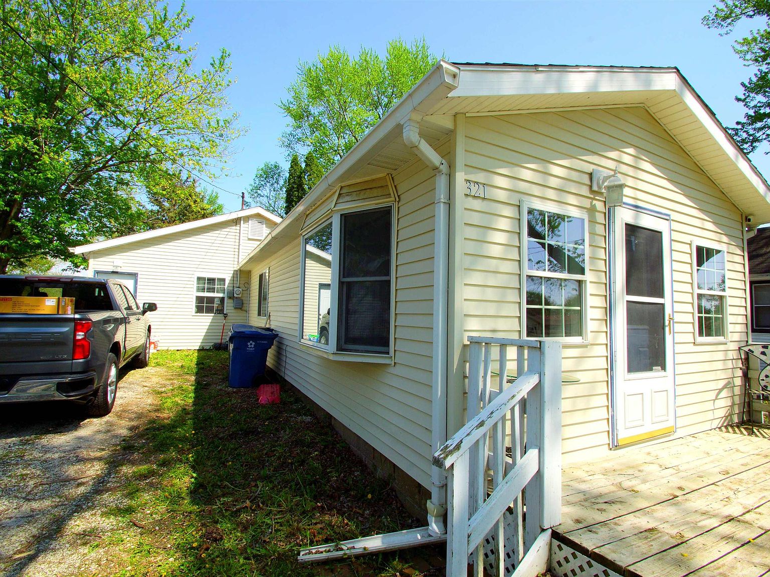 321 S 14th St, Le Claire, IA 52753 Zillow