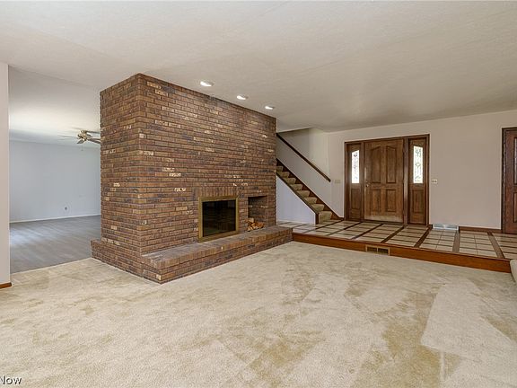 3rd image of 230 Salem Ct