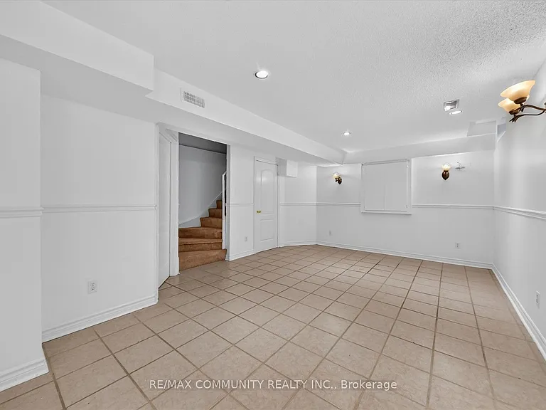 29 River Forest St W — Photo 48
