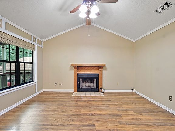 4th image of 194 Oak Shadows Cv