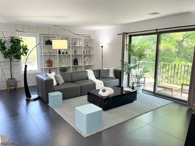 18 Sam Bonnell Dr — Photo 1