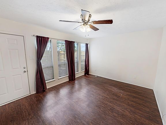 3rd image of 2411 De Lee St APT 18