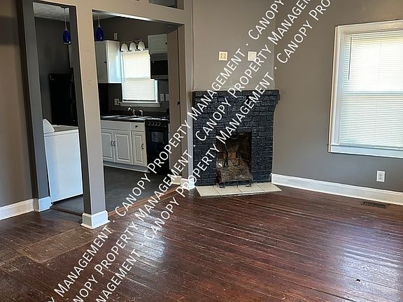 3rd image of 453 Bradley Ct