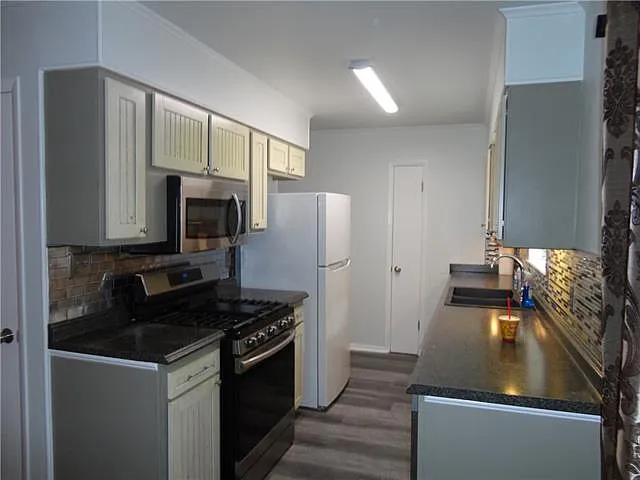 3 bed, 2.0 bath, 1237 sqft, $1,700 — Photo 4